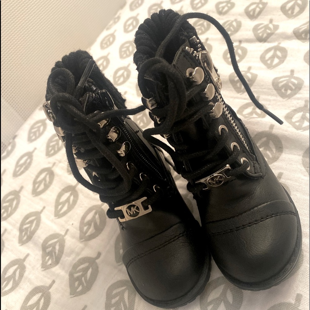 Micheal kohl’s lil Donna toddler combat boot size 6